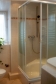 große Dusche mit Sitzplatz